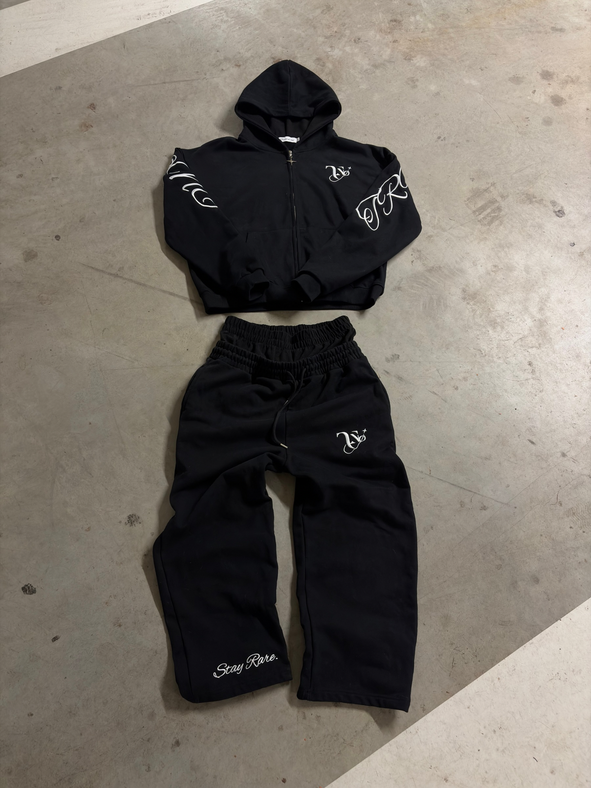 EMBROIDERED TRACKSUIT "BLACK"