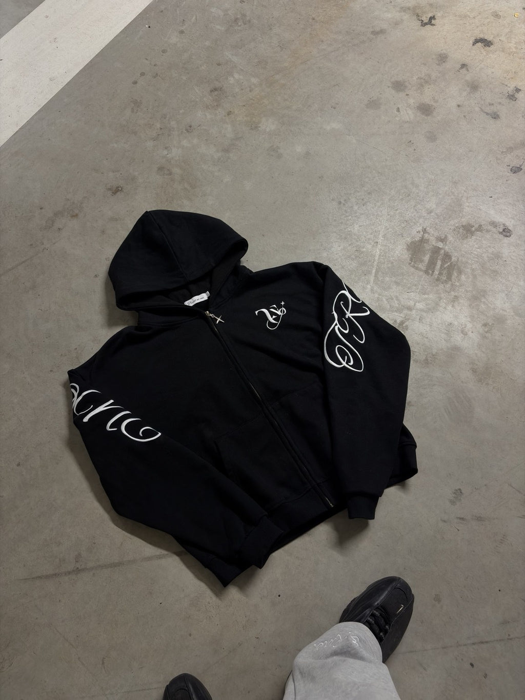 HEAVY WEIGHT ZIP "BLACK"
